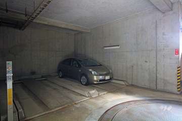 敷地内駐車場（屋内機械式）