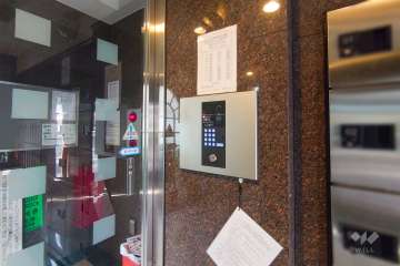 エントランスはオートロック付きです。　