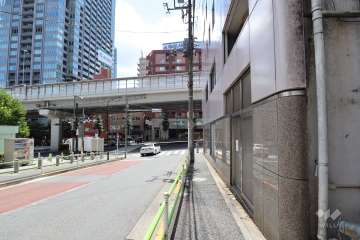 敷地南東側の前面道路