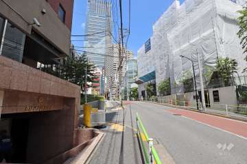 敷地東側の前面道路