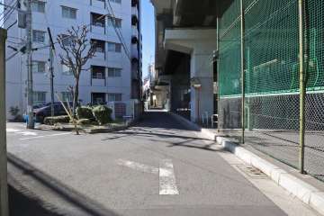 敷地北西側の前面道路