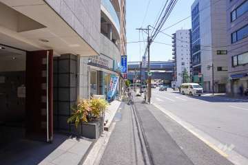 敷地南側の前面道路