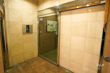 エントランスはオートロック付きです。