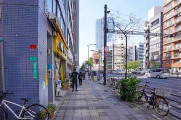 敷地西面の前面道路