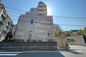 ユニロイヤル赤坂の外観（西側から）