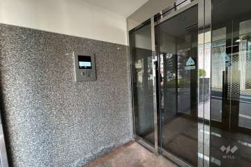 エントランスはオートロック付きです。