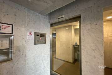 エントランスはオートロック付きです。