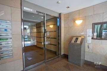 エントランスはオートロック付きです。