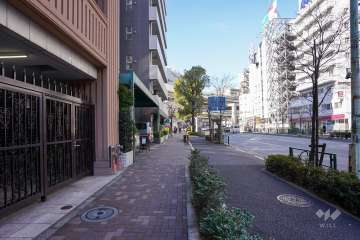 敷地北側の前面道路（東側から）
