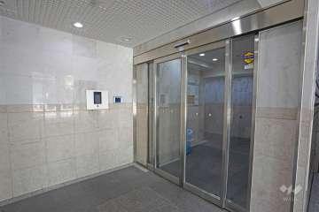 エントランスはオートロック付きです。