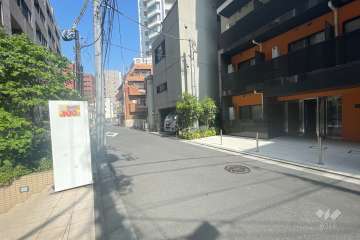 敷地南側の前面道路