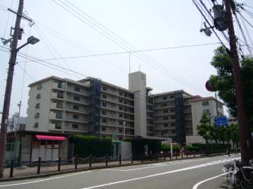 メゾンドール尼崎の外観（北西側から）
