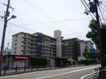 メゾンドール尼崎の外観（南西側から）