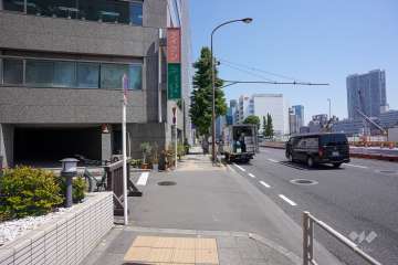 敷地東側の前面道路