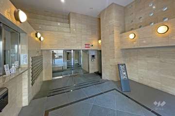 エントランスはオートロック付きです。