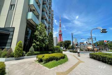 周辺は住宅の他、店舗や事務所などが混在する街です。
