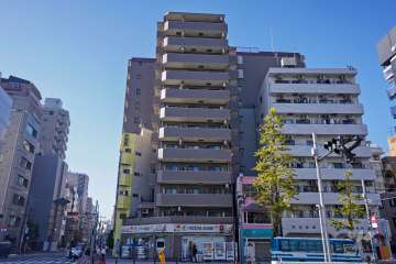 エスコート麻布十番の外観（東側から）
