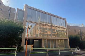 キュー西麻布の外観（北東側から）