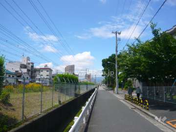 敷地の南側にはJR東海道本線が走っています。