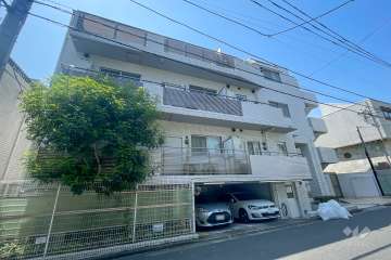 ファミール南青山ブランカの外観（東側から）　
