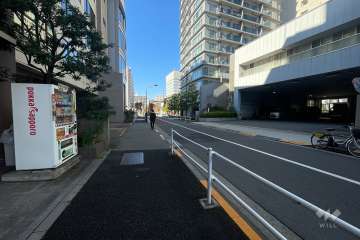 敷地の北側前面道路（東側から）