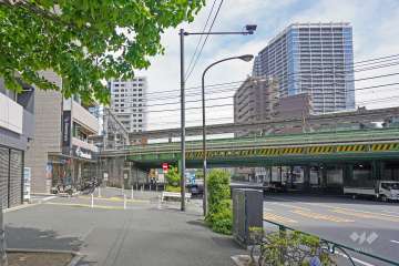 敷地南側前面道路（西側から）