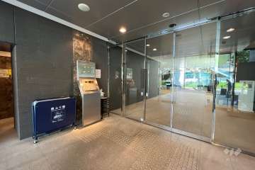 エントランスはオートロック付きです。