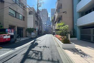 敷地の南側前面道路