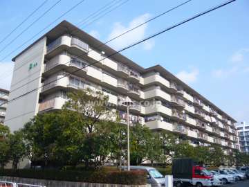 立花グリーンハイツ3号棟の外観（南西側から）