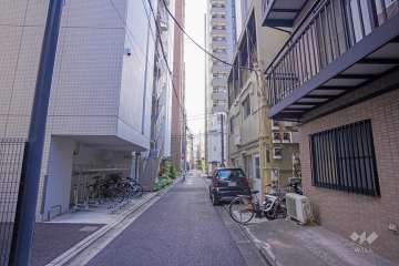 敷地南側の前面道路（東側から）