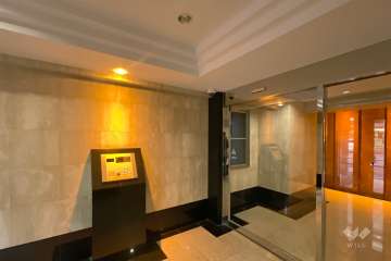 エントランスはオートロック付きです。