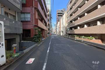 敷地北側の前面道路（東側から）