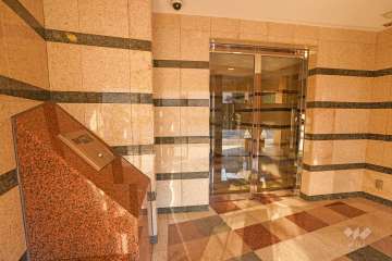 エントランスはオートロック付きです。