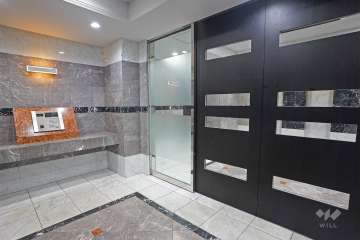 エントランスはオートロック付きです。