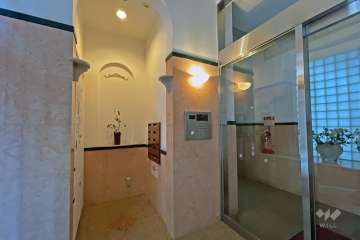 エントランスはオートロック付きです。