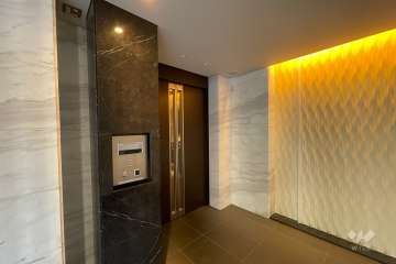 エントランスはオートロック付きです。