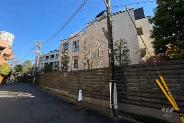 グランドメゾン白金台の外観（東北側から）