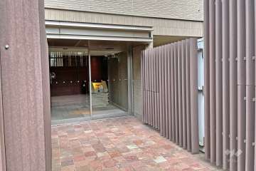 南側エントランス