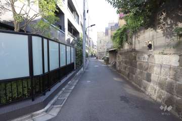 敷地北西側の前面道路