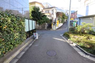 敷地北東側の前面道路