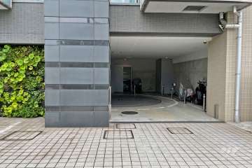 駐車場出入口（ターンテーブル付き）