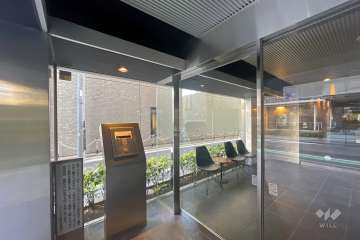 エントランスはオートロック付きです。