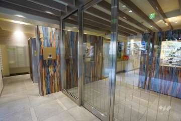 エントランスはオートロック付きです。