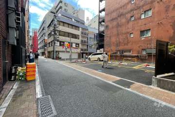 敷地西側の前面道路（南側から）