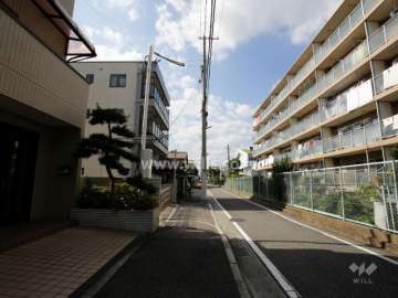 敷地南側の前面道路