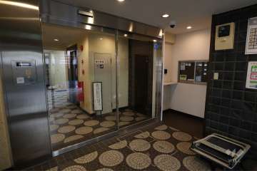 エントランスはオートロック付きです。