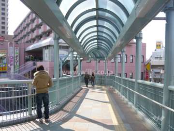 JR「立花」駅とペデストリアンデッキで直結されています。