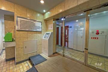 エントランスはオートロック付きです。