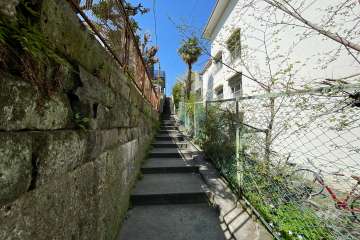 敷地南側の前面道路