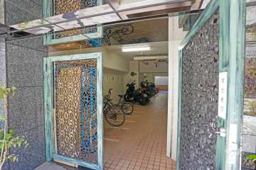 屋内に設けられた駐輪場